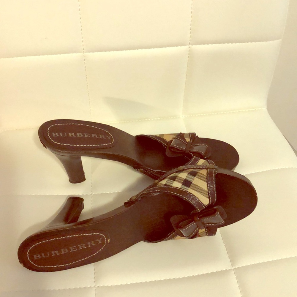 Burberry slippers